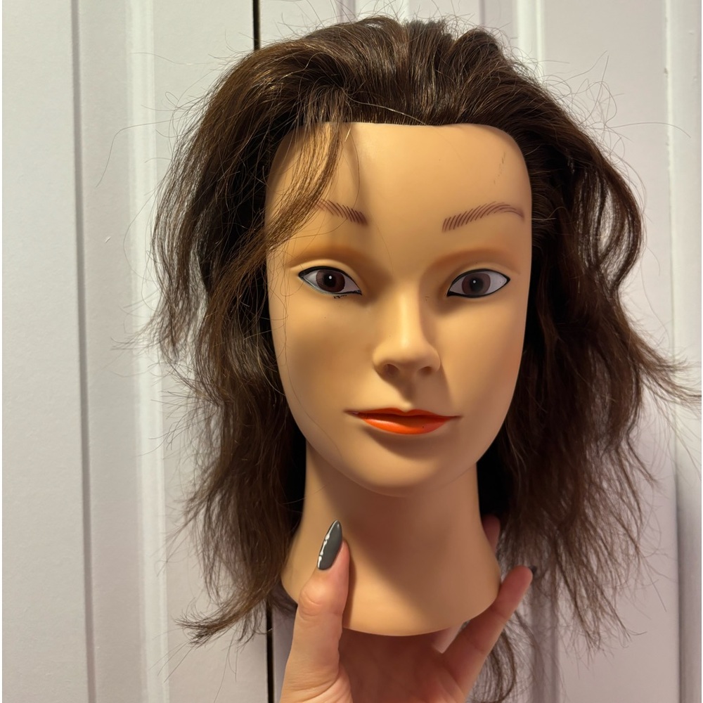 Cos. Training mannequin head